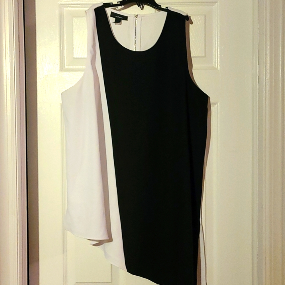Sleeveless shirt - size 16